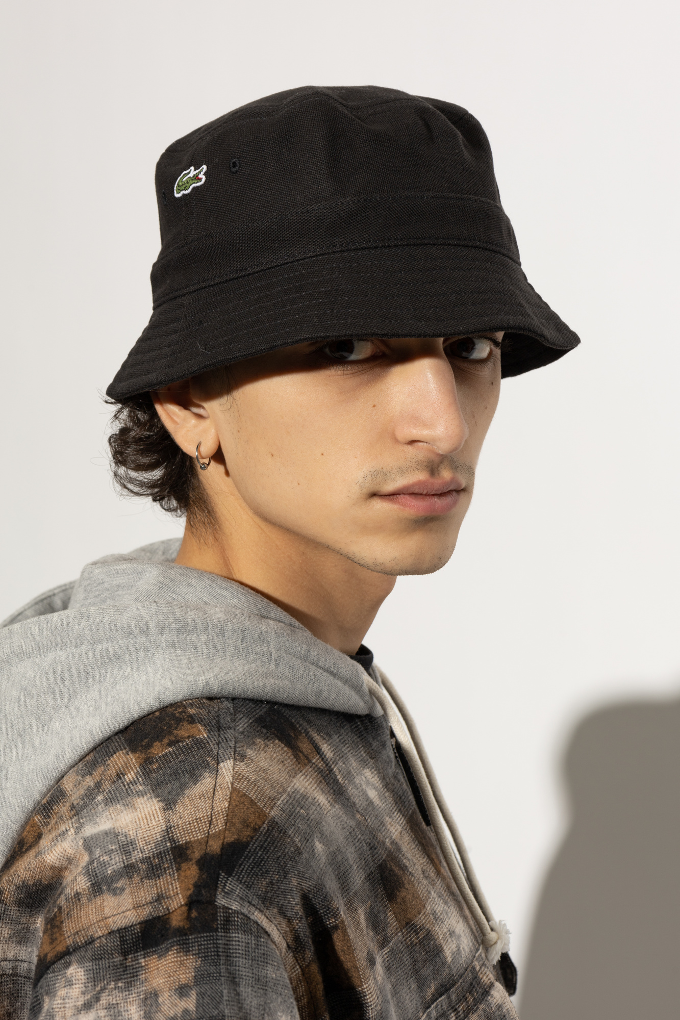 Lacoste black bucket hat hotsell